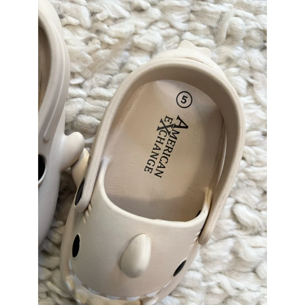 Baby AMERICAN EXCHANGE Beige Shark Sandals Size 5 Toddler